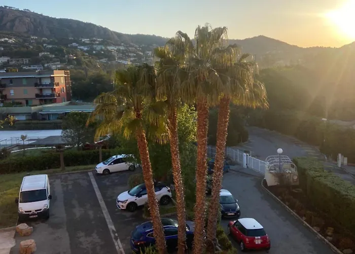 Location 2 Pieces A Agay Apartamento Saint-Raphaël